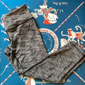 Victoria’s Secret Sport Knockout Capri Leggings